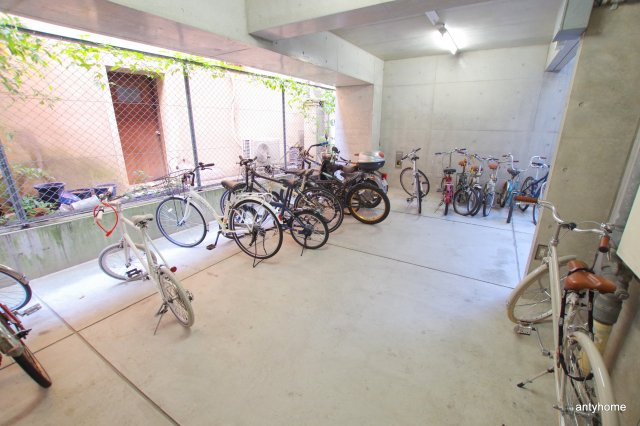 大阪市北区菅原町の賃貸マンションの駐車場