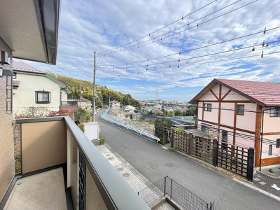 【展望】 | ゴールド・ベルA | バルコニーからの眺望です♪2階にあるので人目が気にならないのが嬉しいですよね☆
