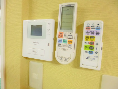 武蔵野サンハイツ久米川の設備|高機能エアコン、給湯、ＬＥＤライト、インターホン。
室内の設備にはすべて取説がついてます！