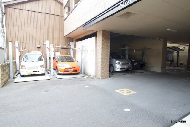 ノースコート　仲介手数料無料の駐車場