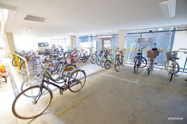 ハイツ浮田の駐車場