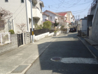 【前面道路含む現地写真】