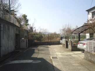 【前面道路含む現地写真】