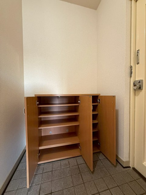 【収納】 | シャルムすみれが丘 | 洗面所にある便利な収納スペースです！タオル類や洗面用品も収納できちゃいます♪