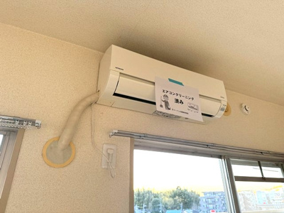 【展望】 | シャルムすみれが丘 | 玄関から室内への景観です！左手前に和室、左手奥にリビングダイニングキッチン、右手に洗面所があります☆