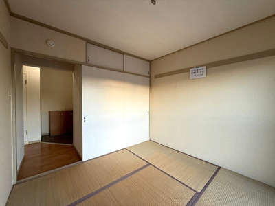 【和室】 | シャルムすみれが丘 | 南西向き和室4.5帖☆バルコニーに繋がるの陽当たり・風通しの良いお部屋です！和室は冬場はコタツでほっこり♪夏は意外と涼しくて使い勝手がいいんですよ♪