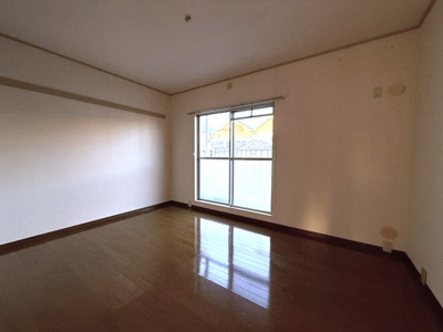 【和室】 | シャルムすみれが丘 | 南西向き和室4.5帖☆天袋付き押入れがあります♪寝具をすっきり収納できるので和室は寝室にもオススメ☆