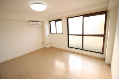 【居間・リビング】 | グランビルド阿倍野 | 洋室7帖