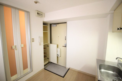 【玄関】 | グランビルド阿倍野 | 玄関横にシューズボックスがあります。