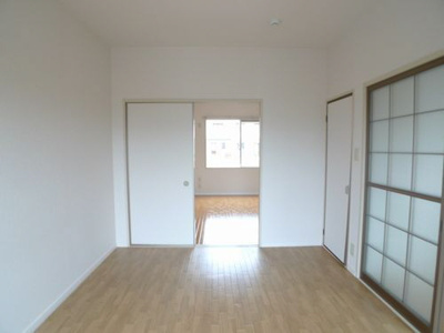 【洋室】 | コーポラス東郷B | 使い勝手のいい洋室です