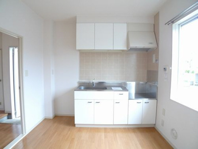 【キッチン】 | コーポラス東郷B | ・明るいキッチンスペース