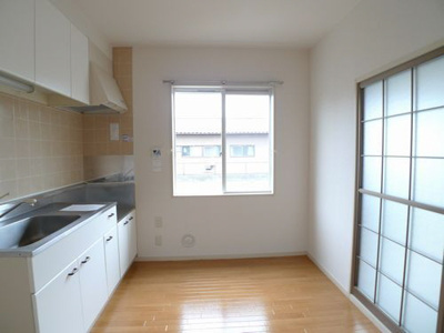 【内装】 | コーポラス東郷B | ゆとりのあるキッチンスペース