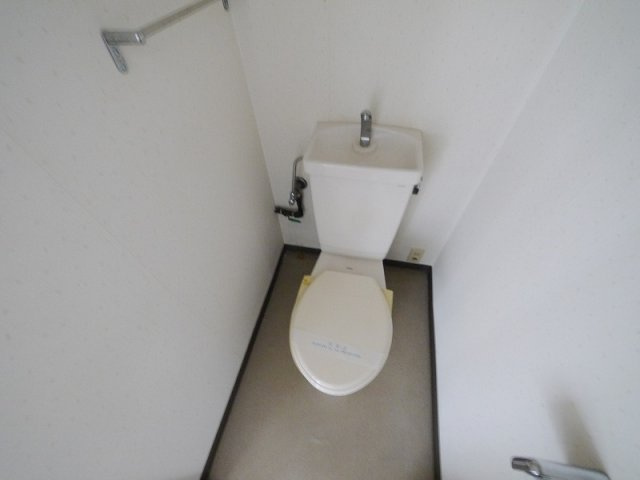 タイエイビルのトイレ|ゆったりとした空間のトイレです