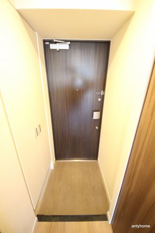 プレサンス扇町駅前　仲介手数料無料の玄関