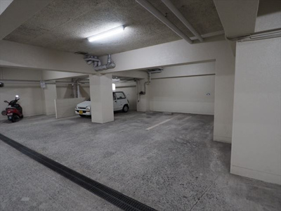 【駐車場】 | ゾンネハイム大手門 | 駐車場があるので、車を買う予定の方も安心です