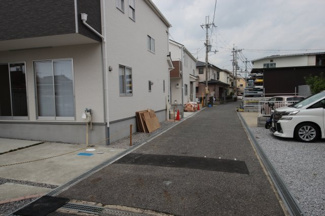 【前面道路含む現地写真】