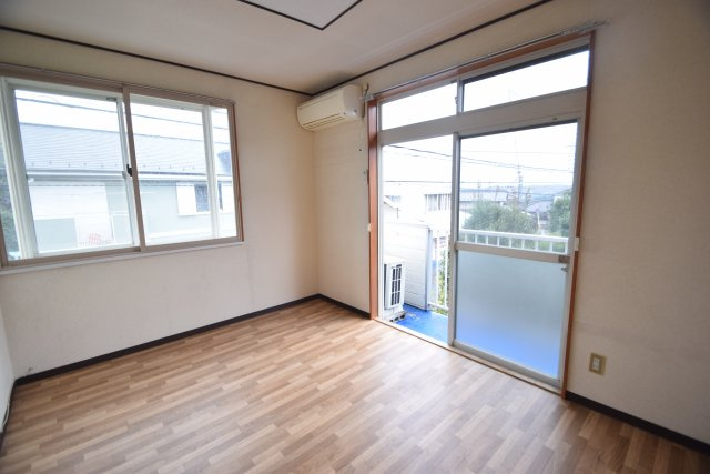 シュロスＴＹの設備|南側洋室6帖