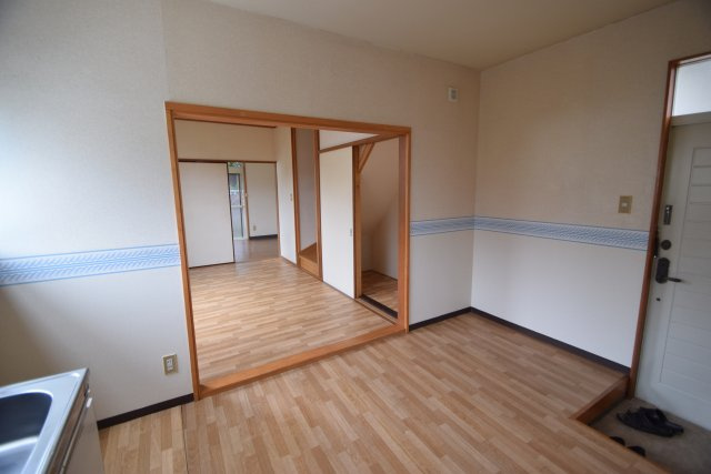 シュロスＴＹの居間・リビング|エアコン1基つき