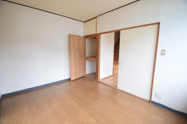 シュロスＴＹの寝室|各部屋に収納あります