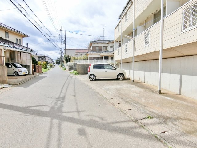 ニッセキアパートメントⅢの駐車場