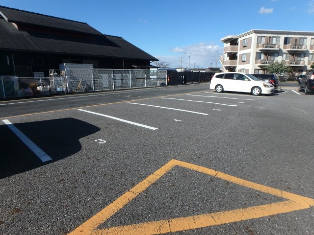 ひまわりやなべの駐車場