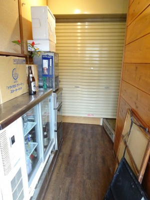 【その他共用部分】 | 鮨若ビル | 鮨若ビル　１階のドアを開けるとお店になります。