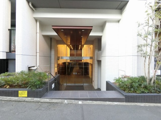 【エントランス】 | 京浜急行本線「日ノ出町」駅徒歩1分、JR京浜東北線・根岸線「桜木町」駅徒歩8分！