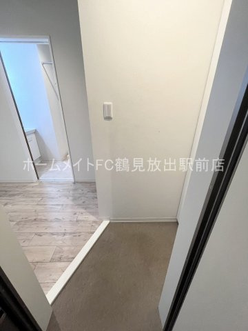 レ・セーナSUWAの玄関