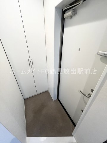 レ・セーナSUWAの玄関