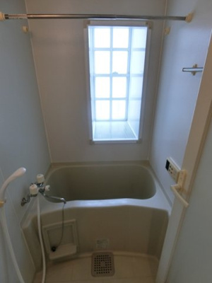 【浴室】 | ロイヤルパレスセンター南 | 浴室暖房乾燥機＆物干しバー付きバスルームで雨の日でもお洗濯物がすっきり乾きます♪窓があるので湿気対策もOK♪