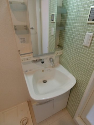【独立洗面台】 | ロイヤルパレスセンター南 | 洗髪洗面化粧台で忙しい朝にも寝癖の付いた頭にも優しい☆お化粧するときにも大活躍です♪