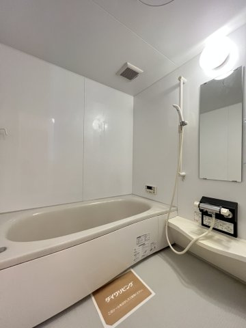 カーミー・芳川Bの浴室|追い焚き給湯