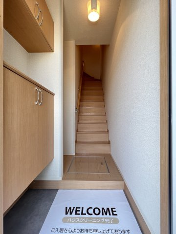 カーミー・芳川Bの玄関