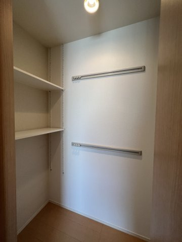 カーミー・芳川Bの収納|北側洋室収納