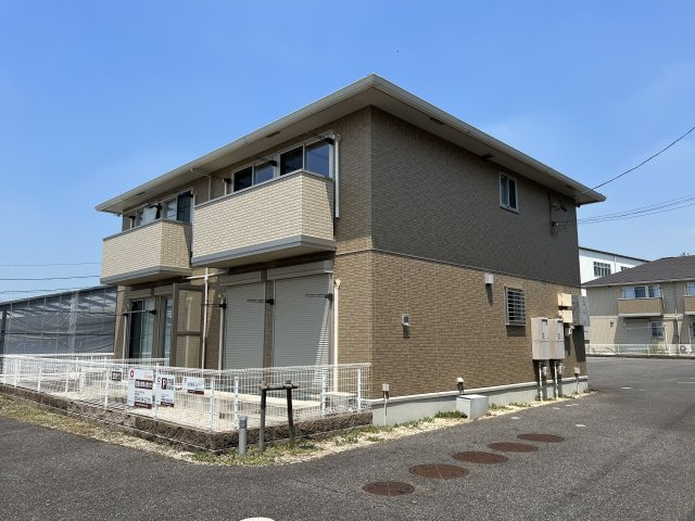 カーミー・芳川Bの外観