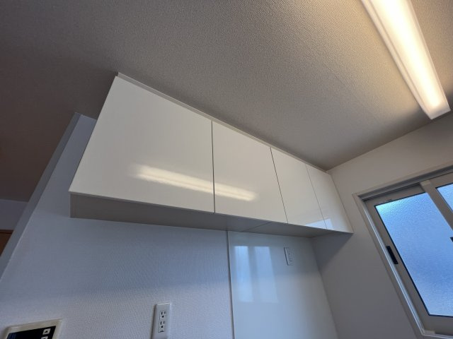 カーミー・芳川Bのキッチン|キッチン上置き収納