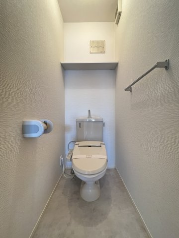 カーミー・芳川Bのトイレ|温水洗浄便座付き