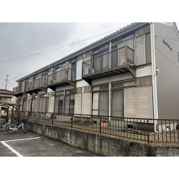 ハイツ・トリイ　A棟の外観