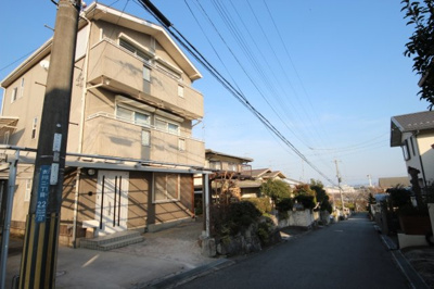 【外観】 | 大津市衣川2丁目薪ストーブと琵琶湖眺望の三階建て | 三階建ての外観