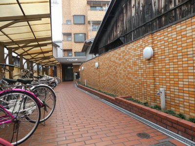 【エントランス】 | ベルハイム小阪（河内小阪賃貸） | 落ち着いたエントランスです