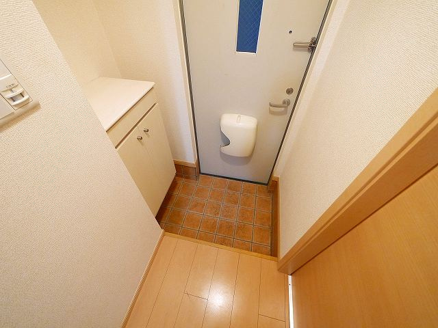 ウエストメゾンＡの玄関|落ち着いた玄関です