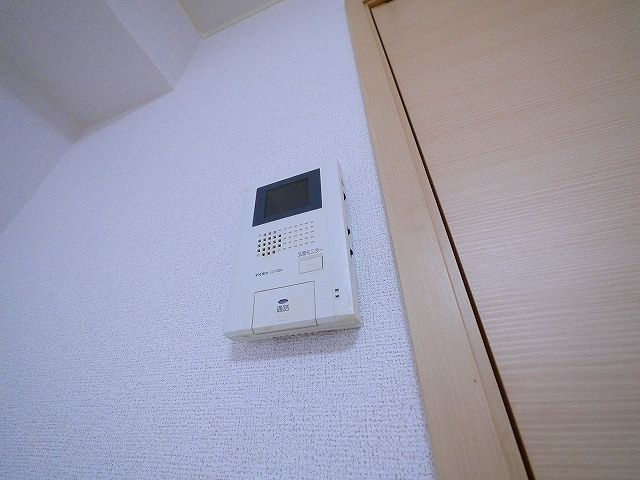 ウエストメゾンＡのセキュリティ|TV付きインターホンもございます。