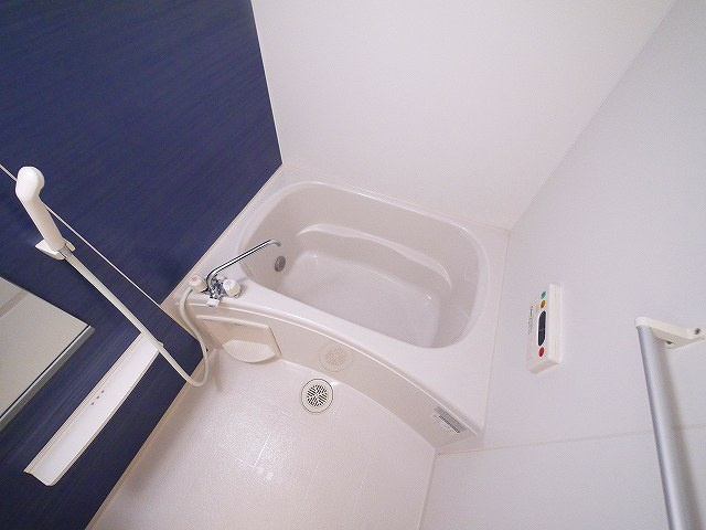 ウエストメゾンＡの浴室|ゆったり過ごせるお風呂です