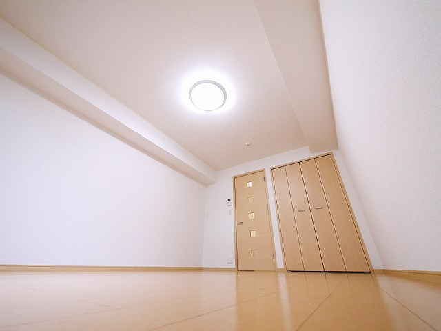 ウエストメゾンＡの洋室|広々とした洋室です