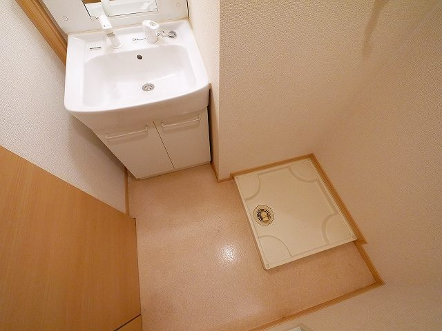 ウエストメゾンＡの洗面所|広い洗面スペース