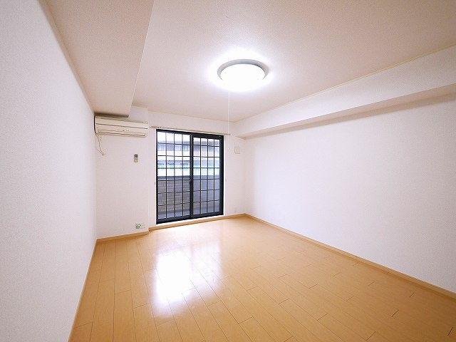 ウエストメゾンＡの寝室|落ち着いて過ごせるお部屋なので、寝室にいかがでしょうか