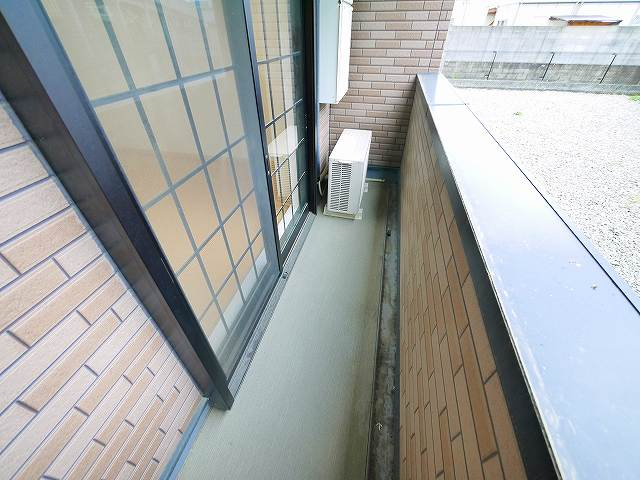 ウエストメゾンＡのバルコニー|暖かな日差しのふりそそぐバルコニー