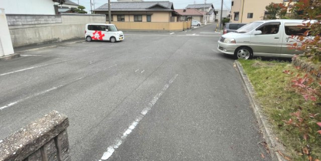 グランモアかがりAの駐車場