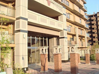 ウッディタウン新三田セントパークⅡ番館のエントランス