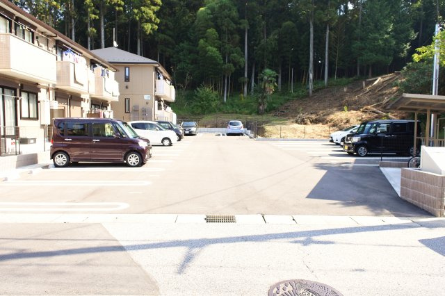 リヴェール壱番館の駐車場
